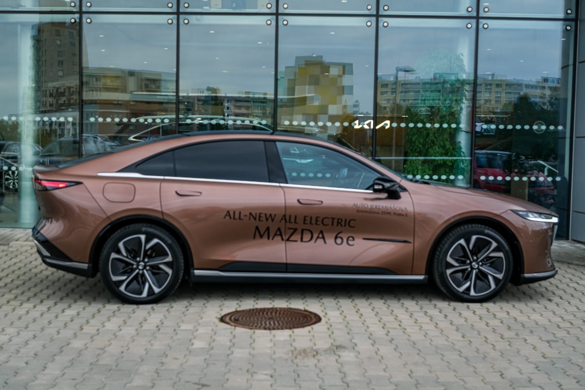 Mazda 6e