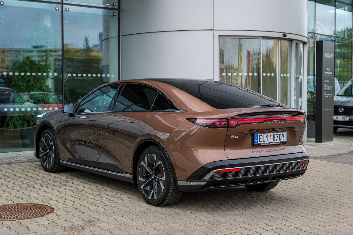 Mazda 6e