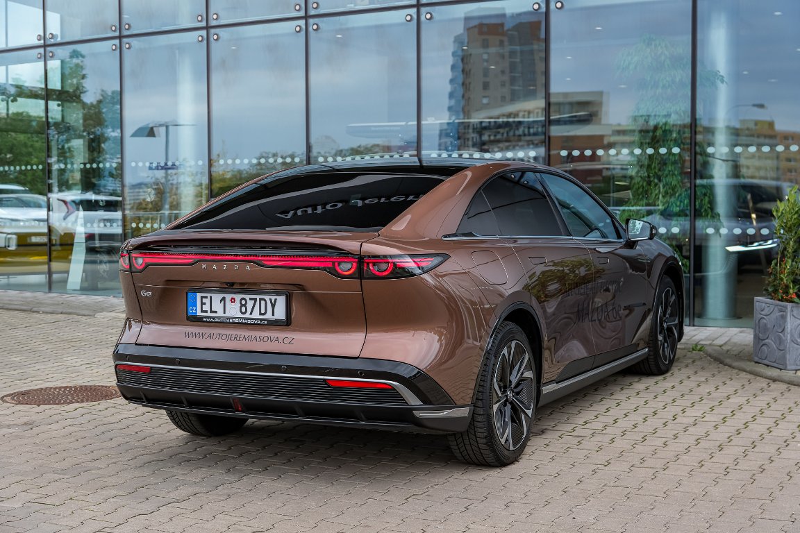 Mazda 6e