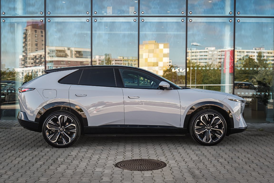 Mazda CX-6e