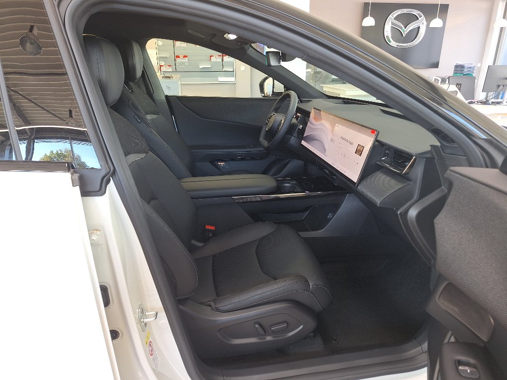 Mazda CX-6e