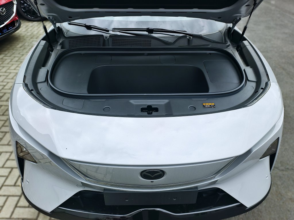 Mazda CX-6e
