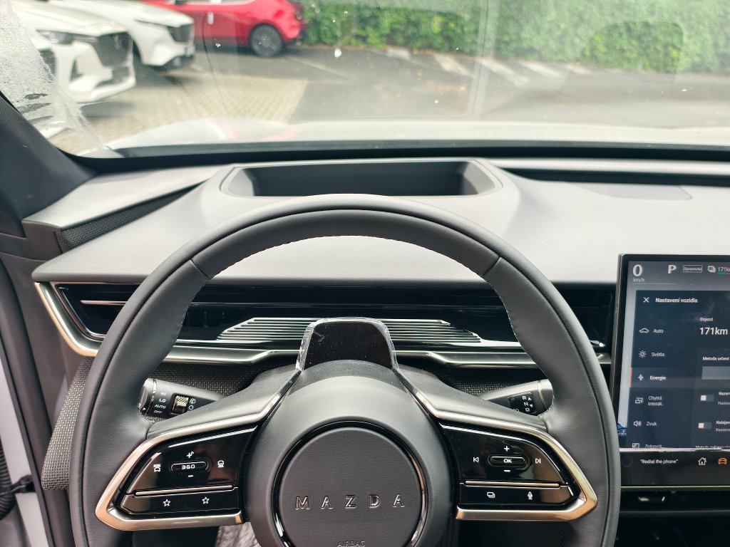 Mazda CX-6e