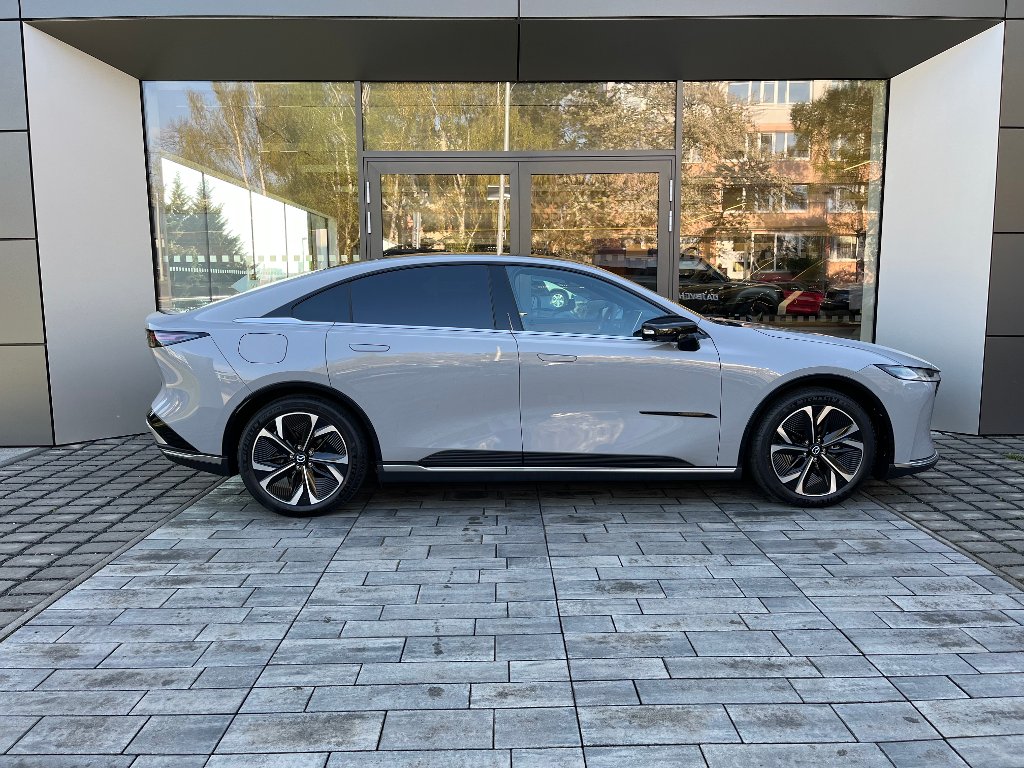 Mazda 6e