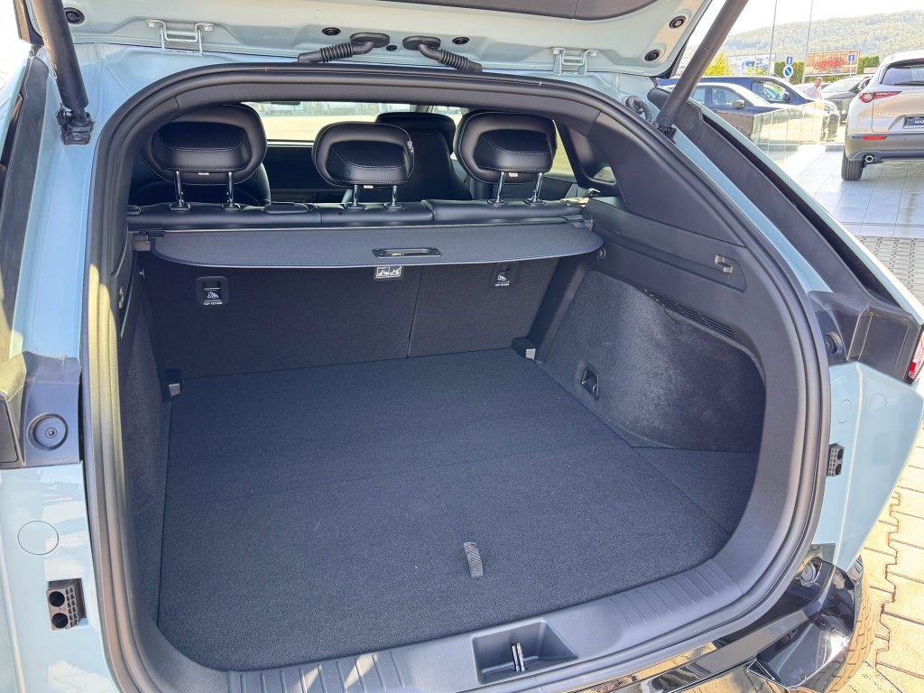 Mazda CX-6e