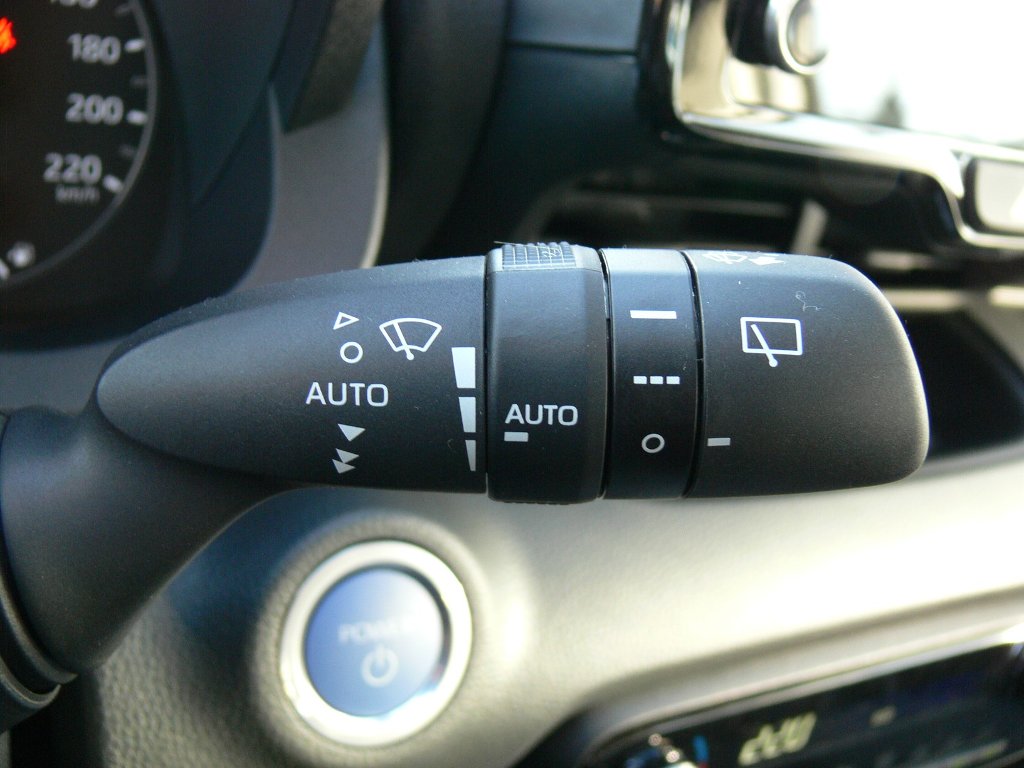 Mazda 2 Hybrid