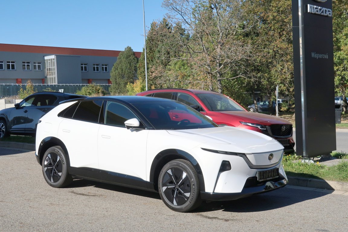 Mazda CX-6e