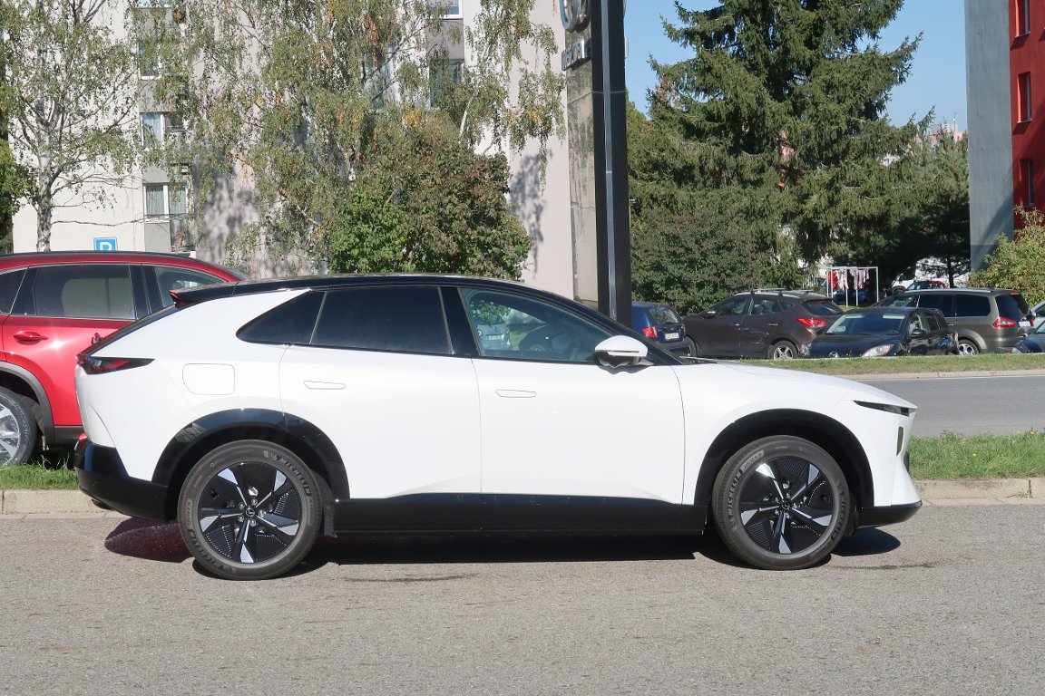 Mazda CX-6e