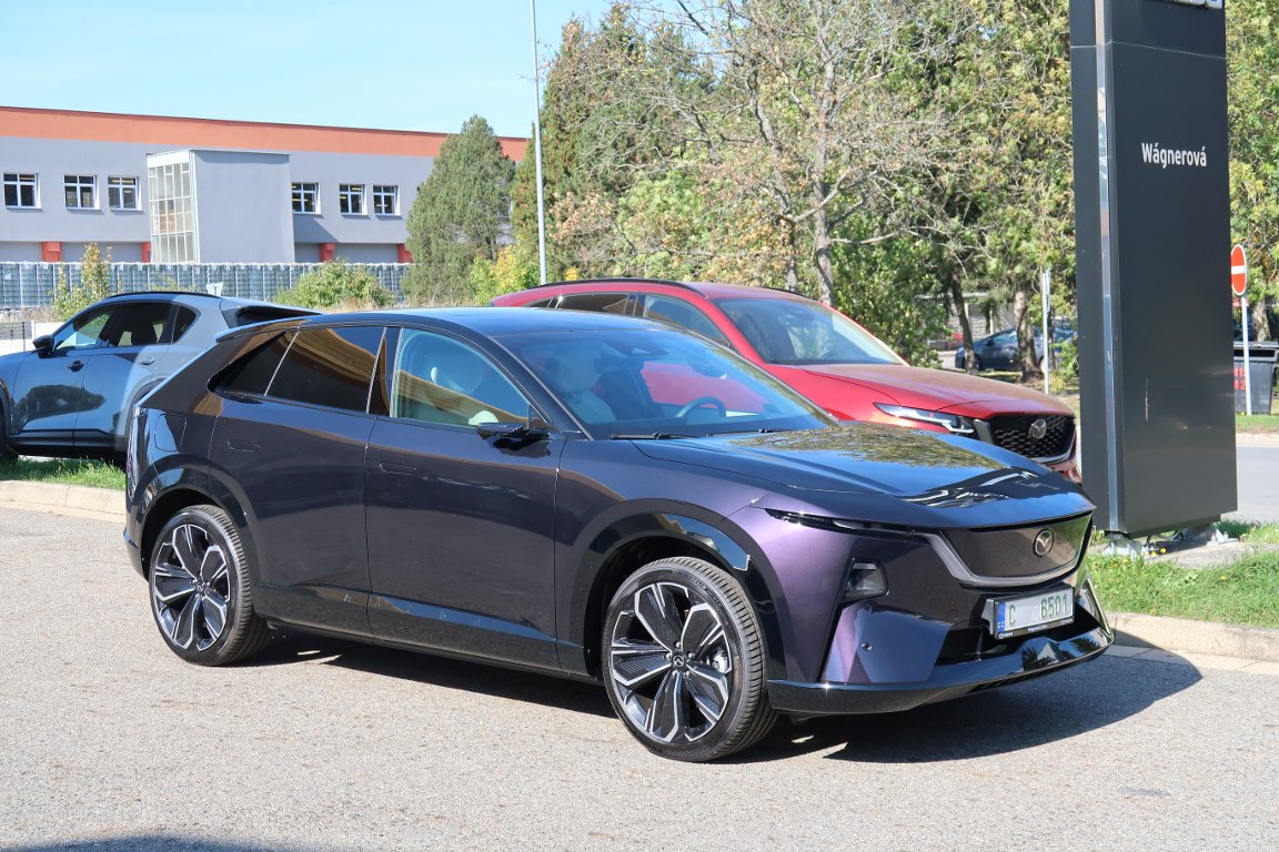 Mazda CX-6e